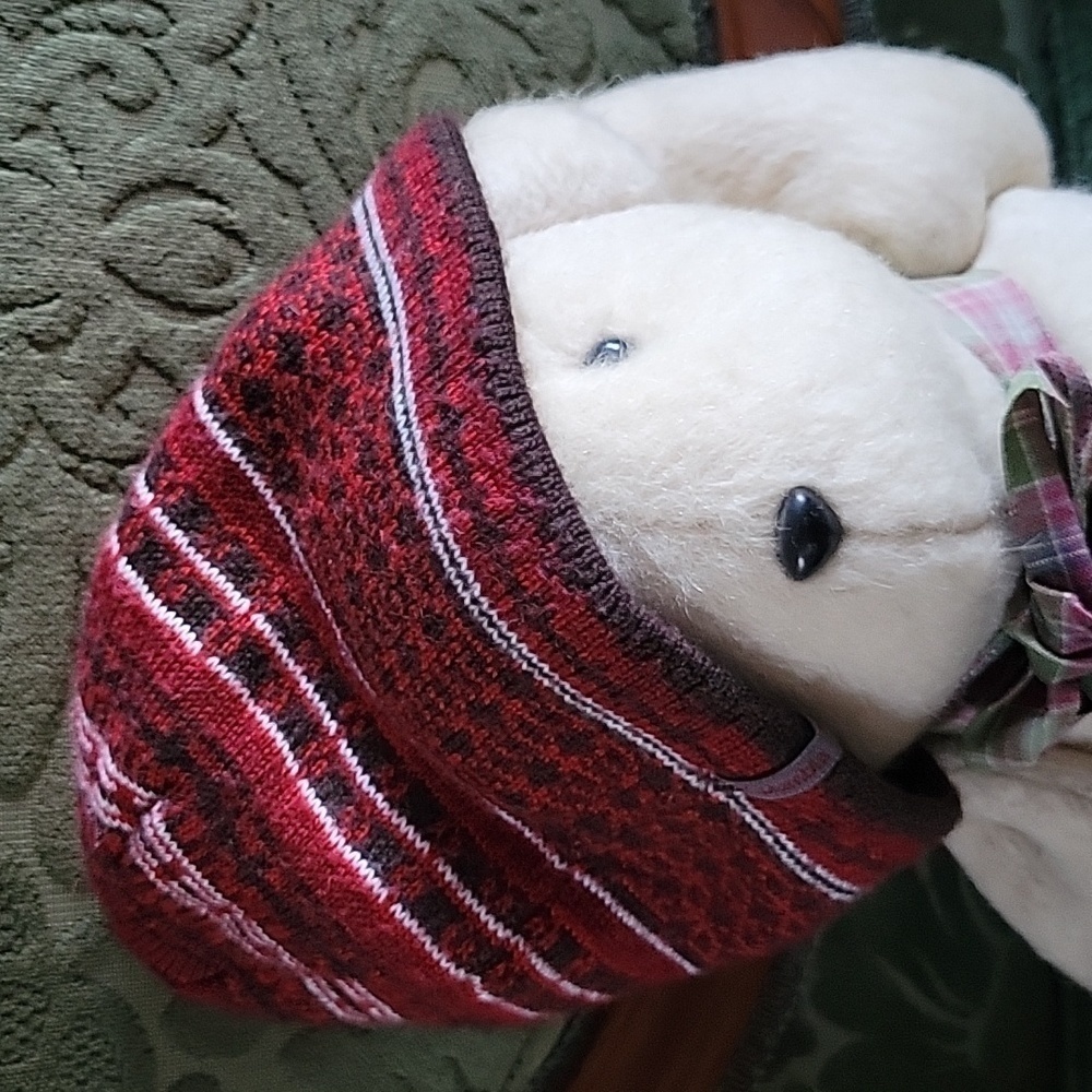 COLUMBIA Cute Red Fair Isle Knit Warm Beanie Hat
